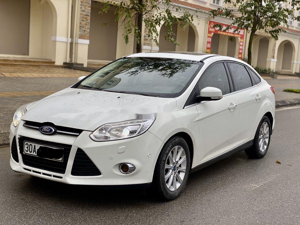 Cần bán gấp Ford Focus đời 2014, màu trắng