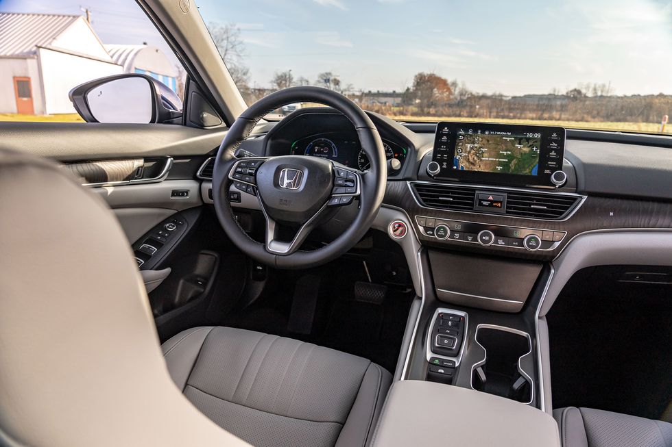 So sánh Honda Accord 2019 và Toyota Camry 2019 Hybrid - Trang bị Accord