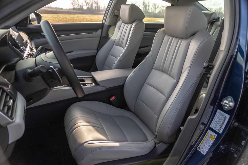 So sánh Honda Accord 2019 và Toyota Camry 2019 Hybrid - Accord quyến rũ