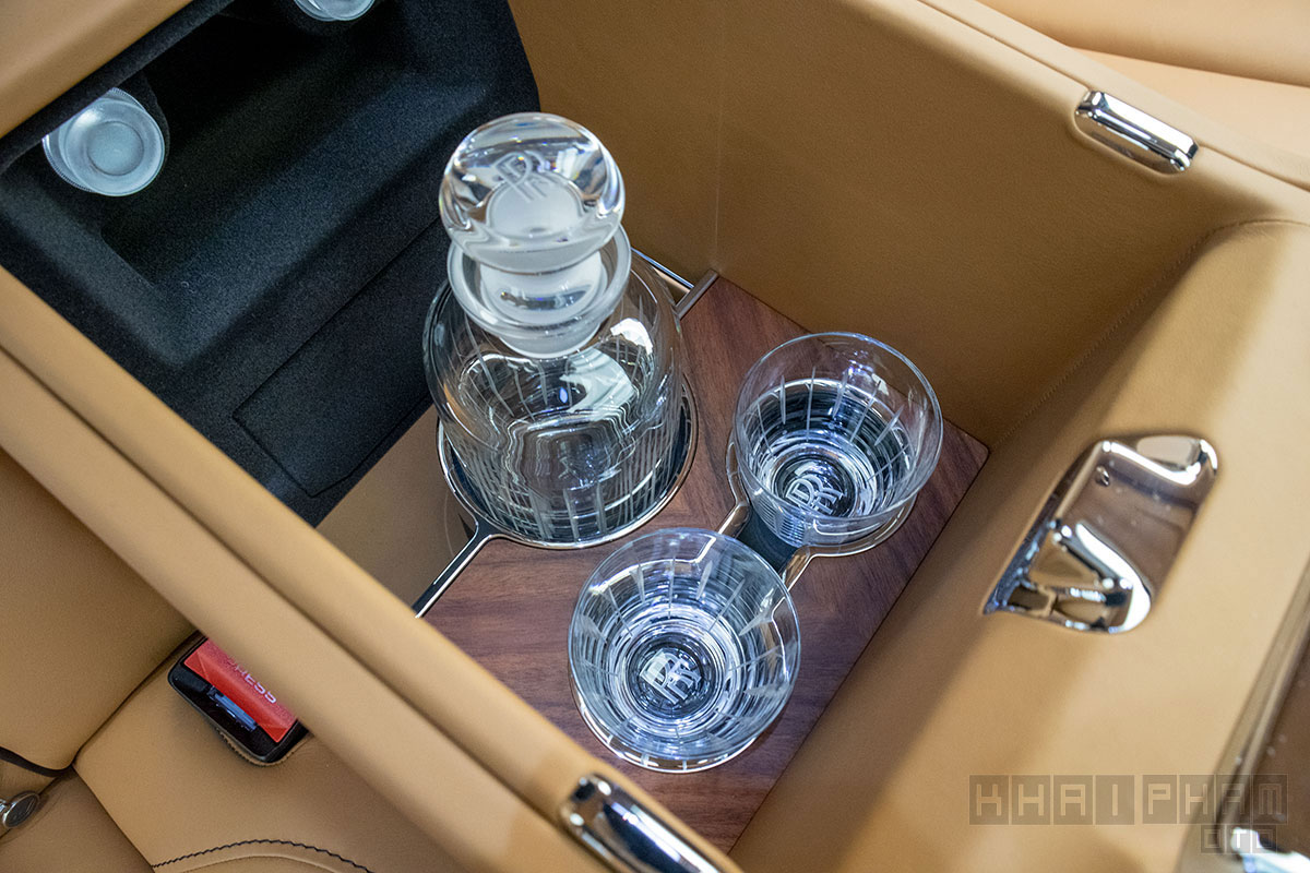 Ly rượu xe Rolls-Royce Cullinan