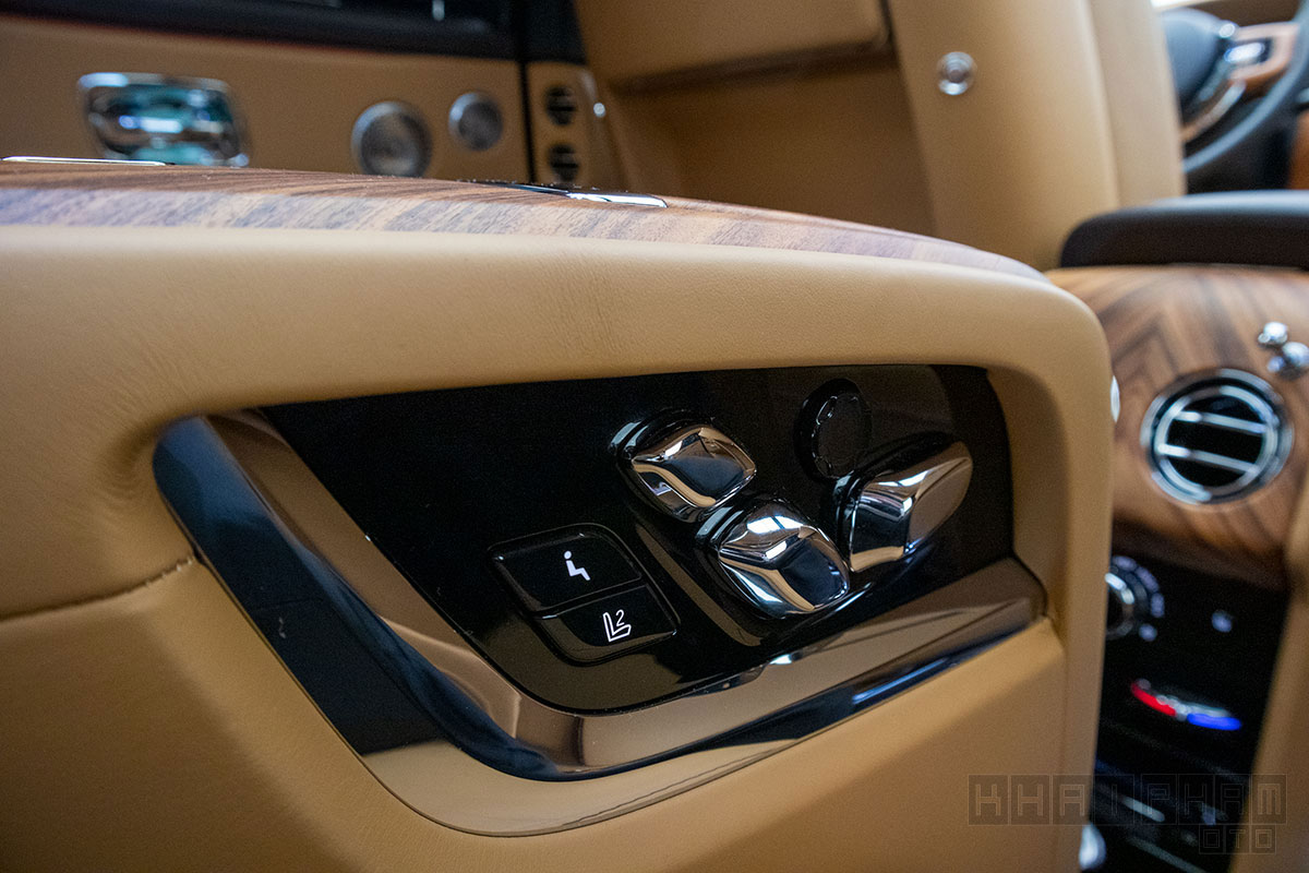Điều khiển hàng ghế sau xe Rolls-Royce Cullinan