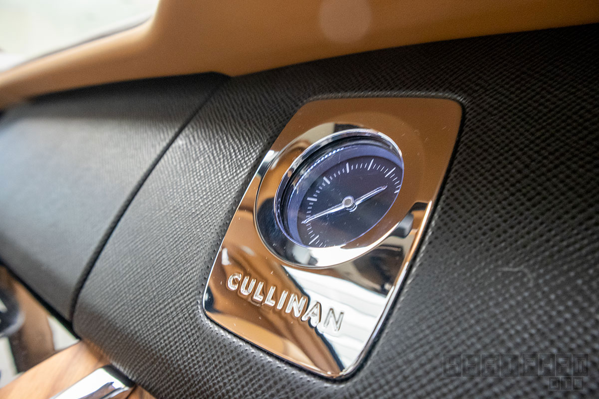 Đồng hồ xe Rolls-Royce Cullinan