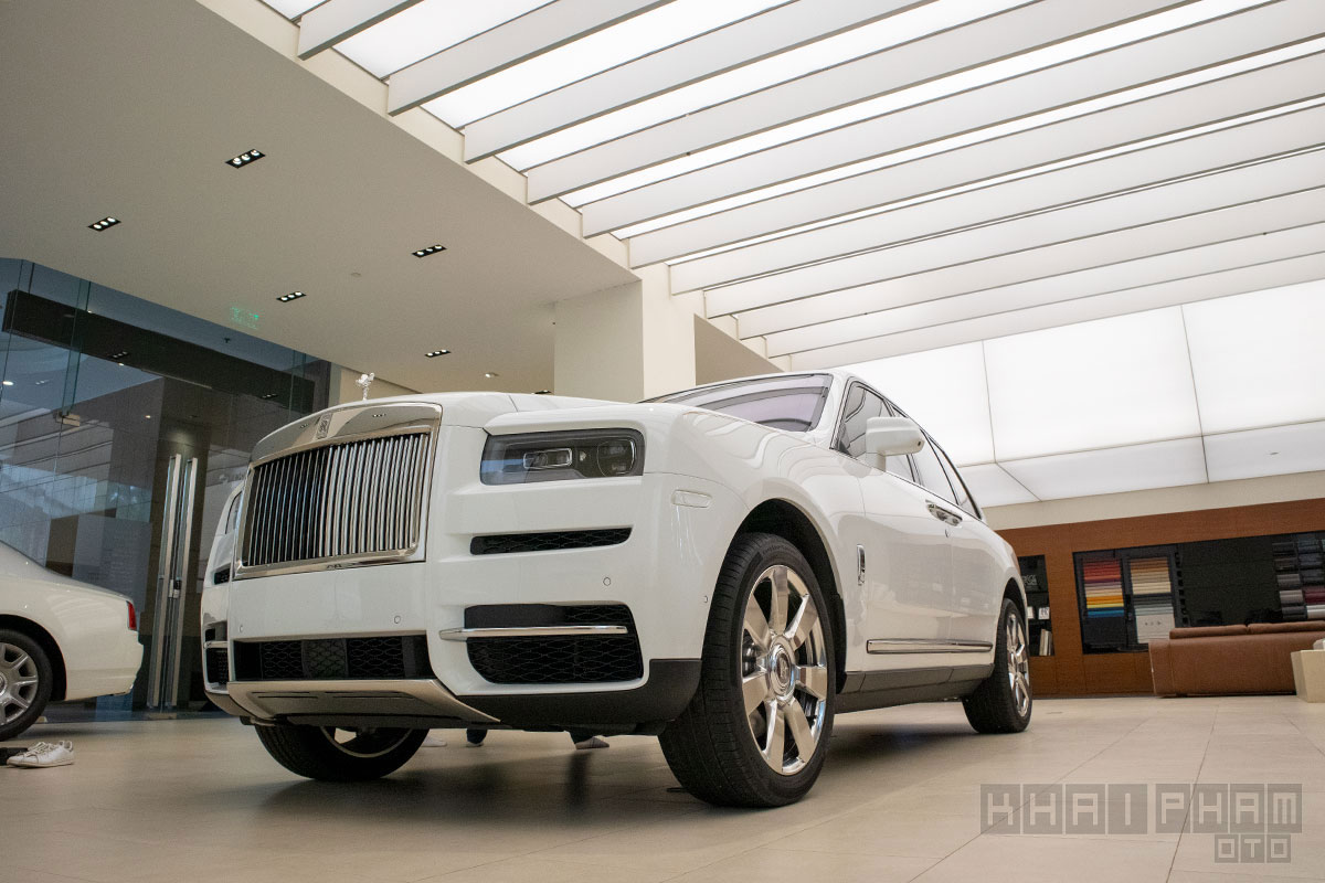 Ảnh chụp đầu xe Rolls-Royce Cullinan