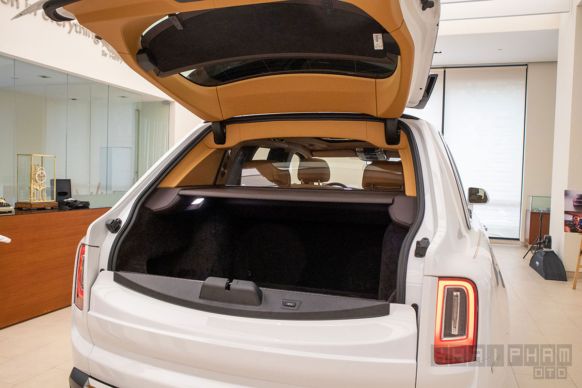 Cốp sau xe Rolls-Royce Cullinan