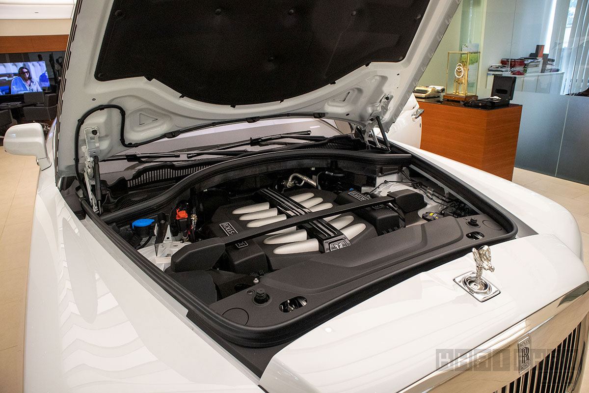 Ảnh chụp động cơ xe Rolls-Royce Cullinan