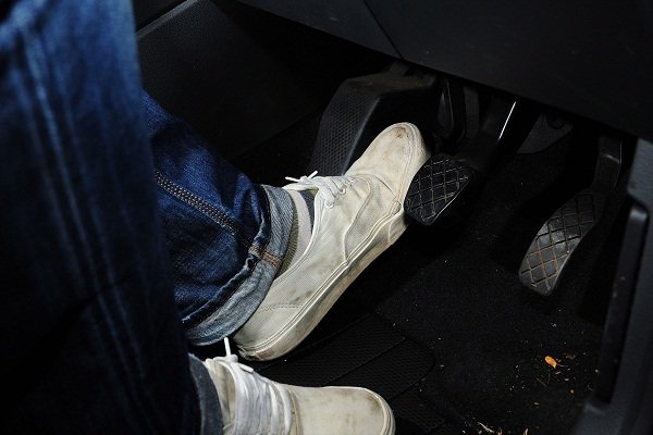 9 sai lầm phổ biến trên xe số sàn mà các tài xế hay mắc phảia