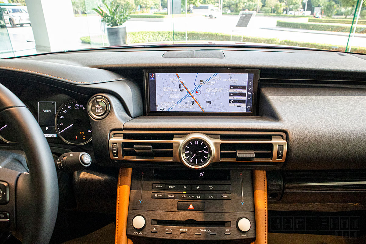 màn hình giải trí xe Lexus RC 300 2020