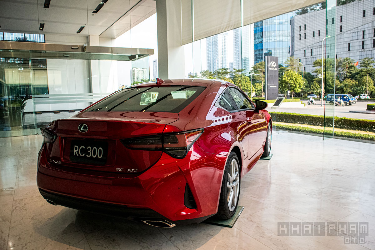 hình ảnh đuôi xe Lexus RC 300 2020