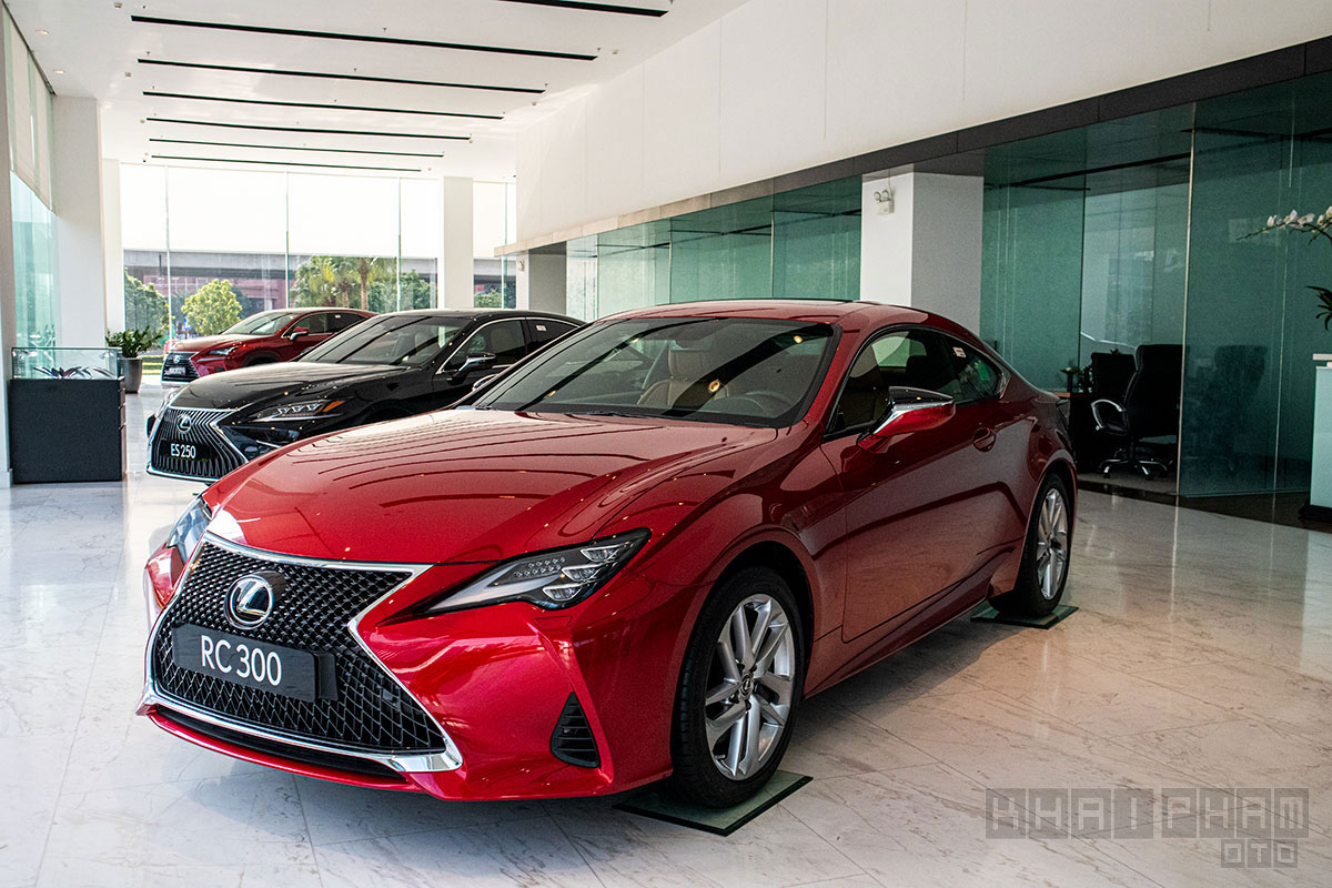 hình ảnh đầu xe Lexus RC 300 2020