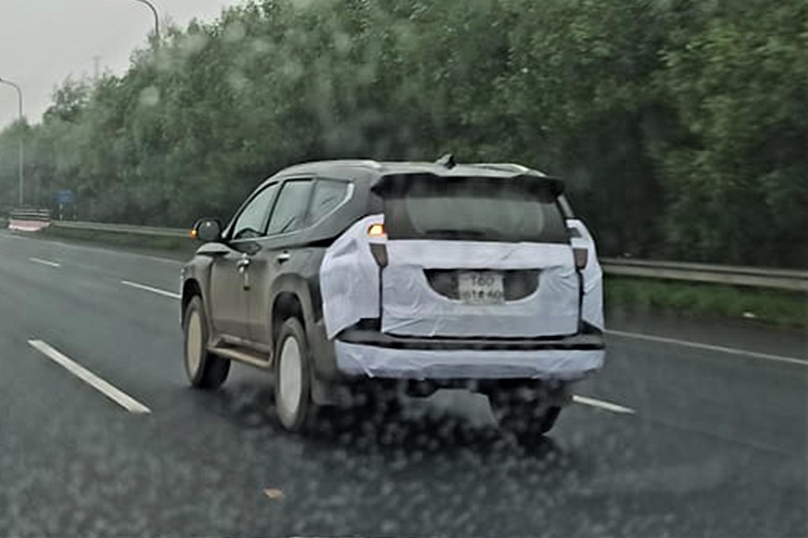 Mitsubishi Pajero Sport 2020 bất ngờ lộ diện thực tế tại Việt Nam 1