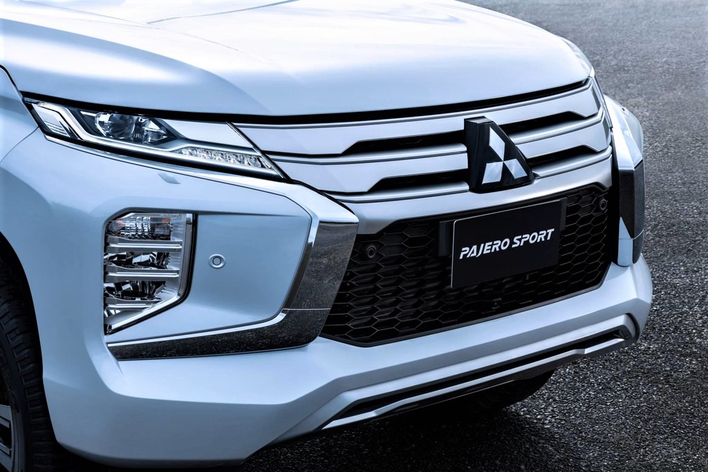 Phần đuôi xe Mitsubishi Pajero Sport 2020 không có nhiều thay đổi 1