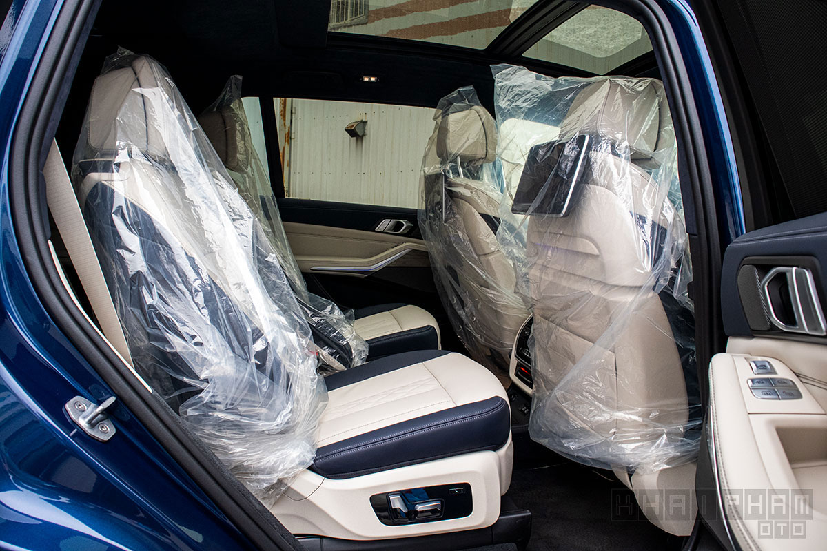 Ảnh hàng ghế sau của BMW X7 2019-2020