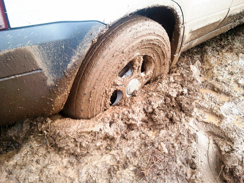 Kinh nghiệm và mẹo xử lý khi  lái xe qua vũng bùn, lầy .