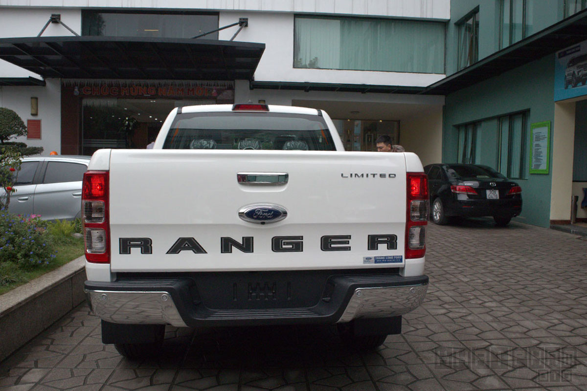 Ảnh chụp đuôi xe Ford Ranger Limited 2020 