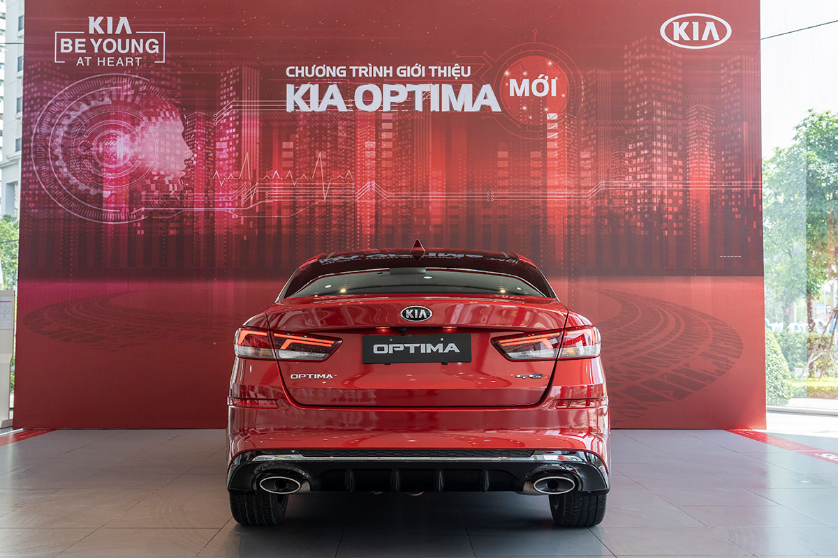 Phần đuôi xe Kia Optima 2020 tại Việt Nam 1