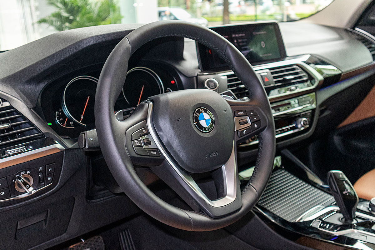 Ảnh chụp vô-lăng xe BMW X3 2020