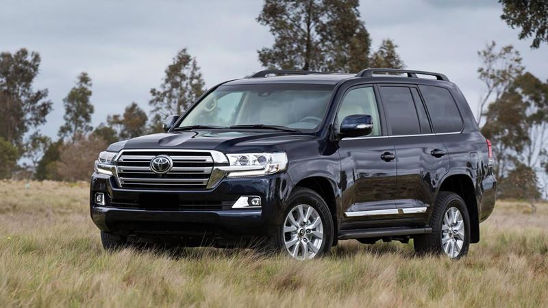 Toyota Land Cruiser thiết kế hầm hố và khả năng off-road đáng ngưỡng mộ.