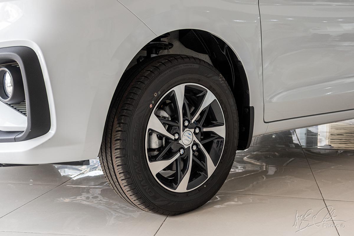 La-zăng trên Suzuki Ertiga 2020 đã được làm mới trên phiên bản GLX.