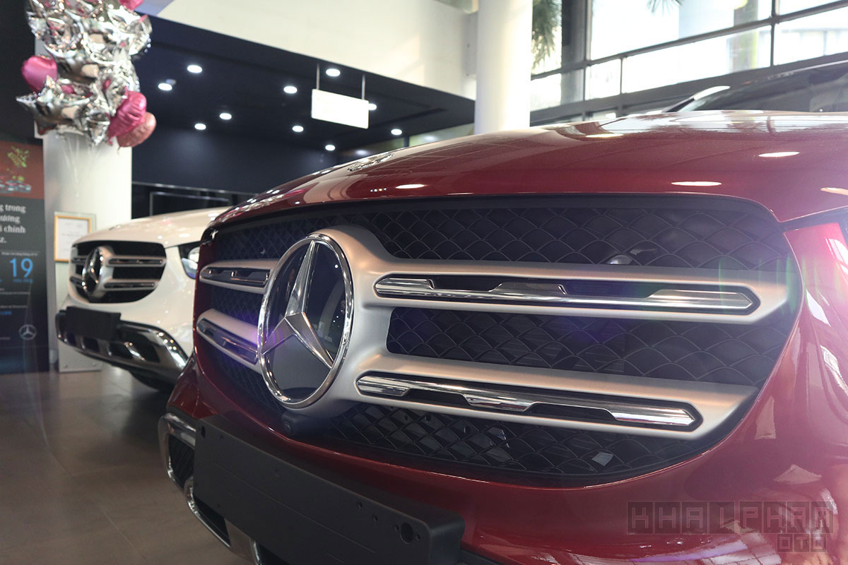 Ảnh chụp lưới tản nhiệt xe Mercedes-Benz GLC 200 4Matic 2020 