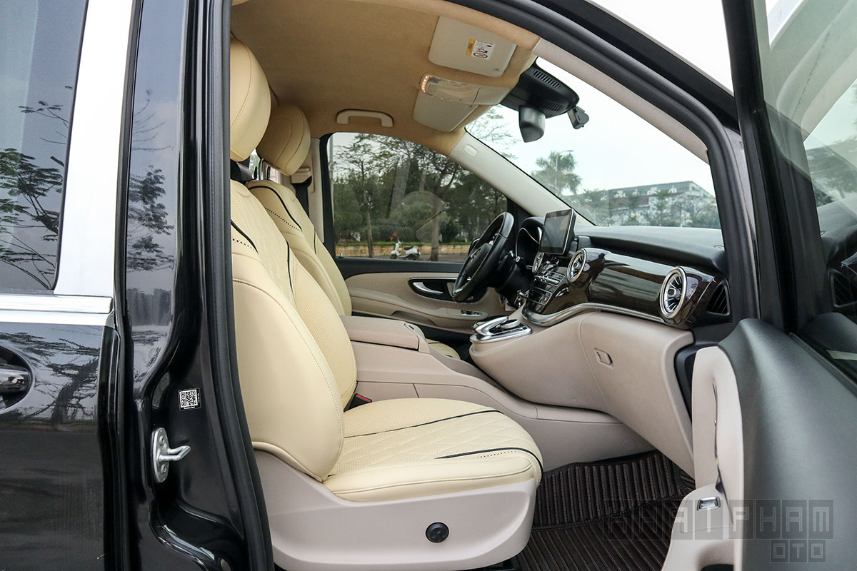 Ảnh chụp ghế trước xe Mercedes-Benz V 250 độ Maybach
