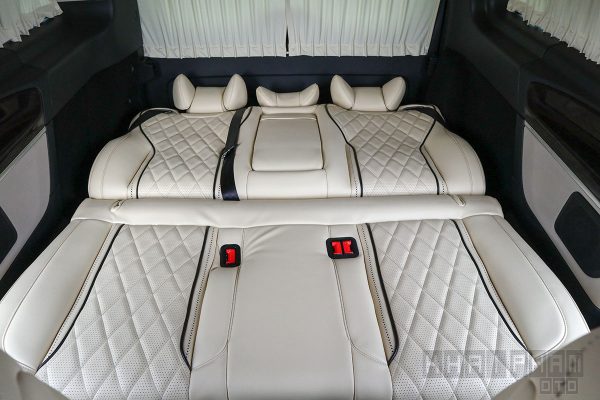 Ảnh chụp ghế thứ 3 xe Mercedes-Benz V 250 độ Maybach