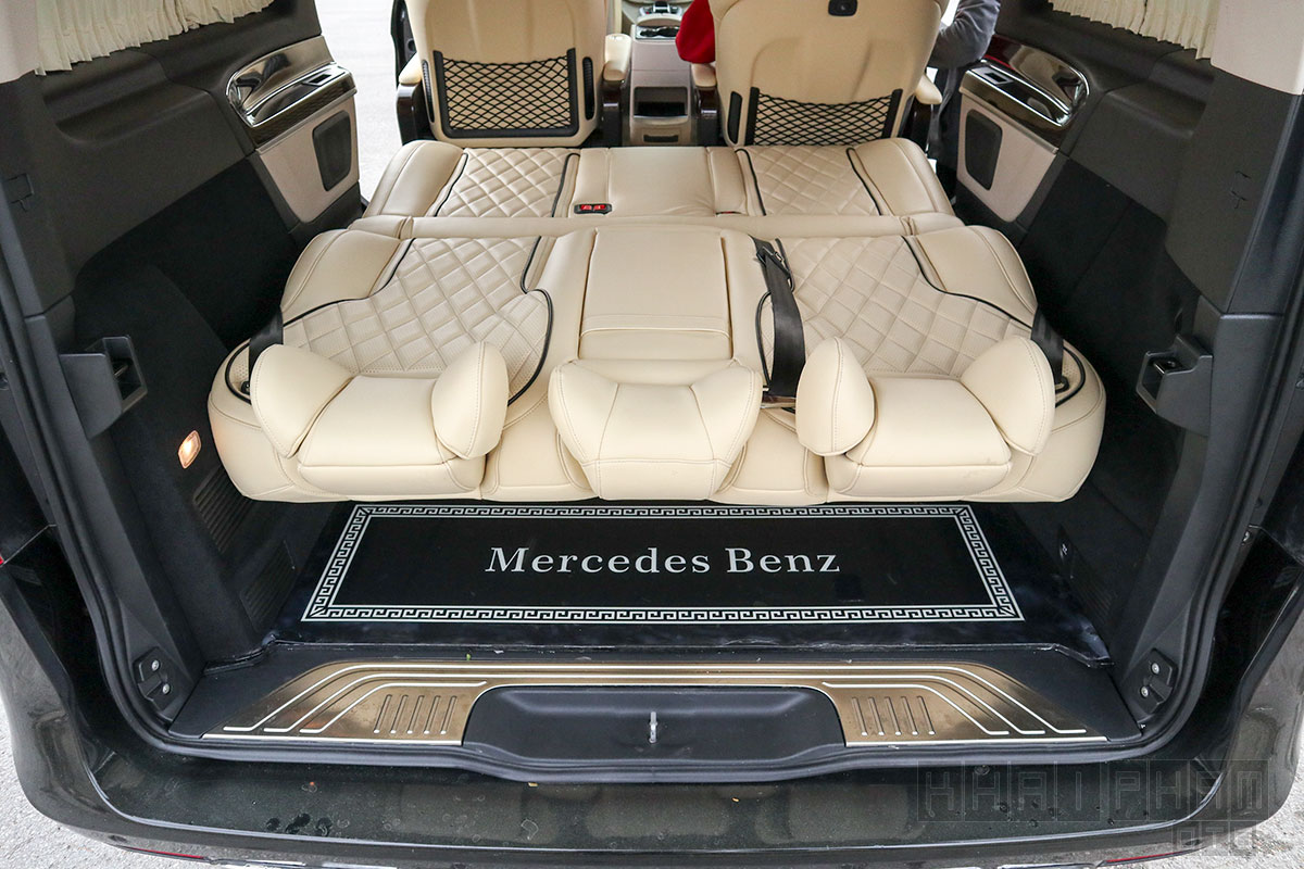 Ảnh chụp ghế thứ 3 xe Mercedes-Benz V 250 độ Maybach
