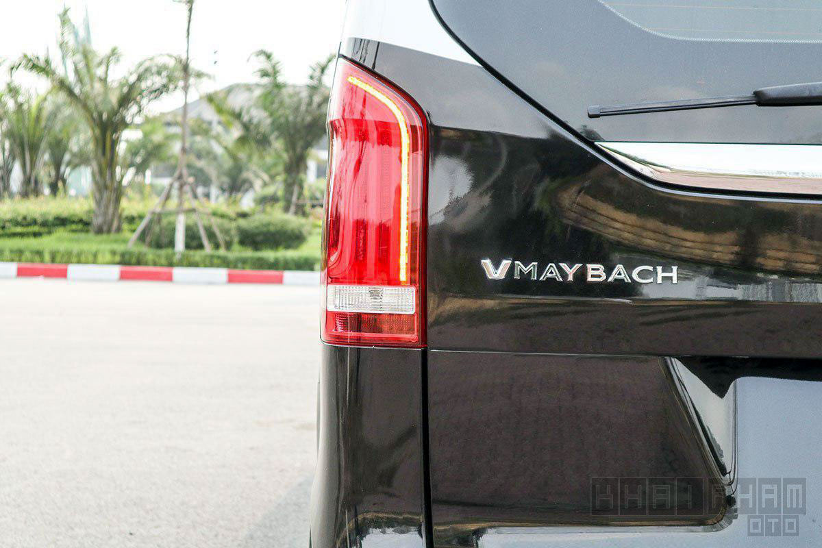 Ảnh chụp đèn hậu xe Mercedes-Benz V 250 độ Maybach