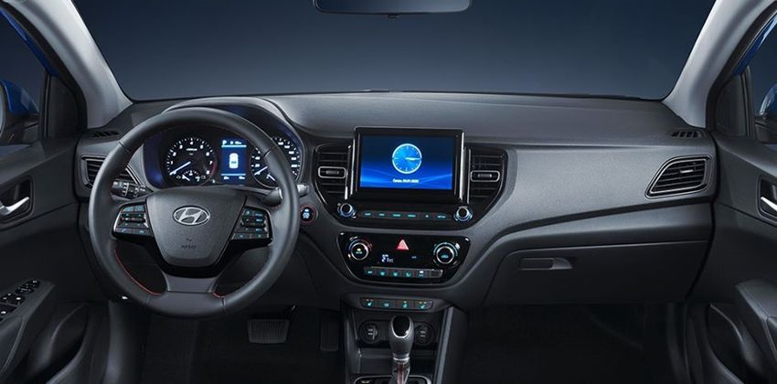 Hyundai Solaris / Hyundai Accent bản Nga cập nhật nội thất cùng tính năng.