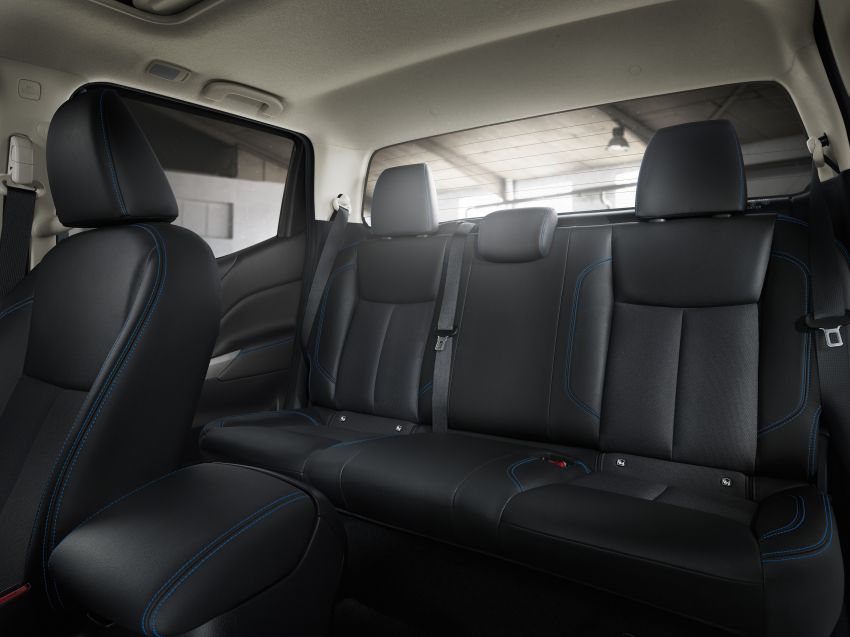 Nissan Navara 2020 N-Guard trang trí bắt mắt.