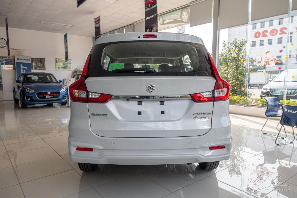 Đánh giá xe Suzuki Ertiga 2020: Cụm đèn hậu hình chữ L ấn tượng.