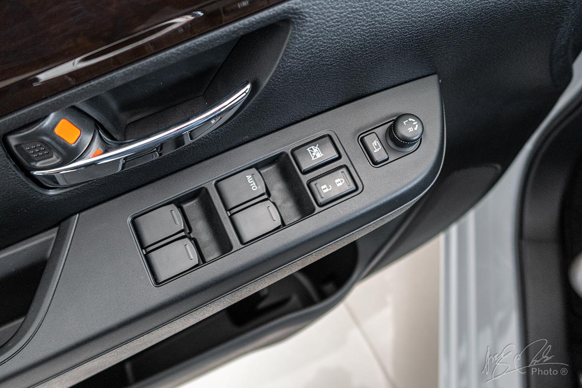 Đánh giá xe Suzuki Ertiga 2020: Gương chiếu hậu chỉnh điện, gập điện.