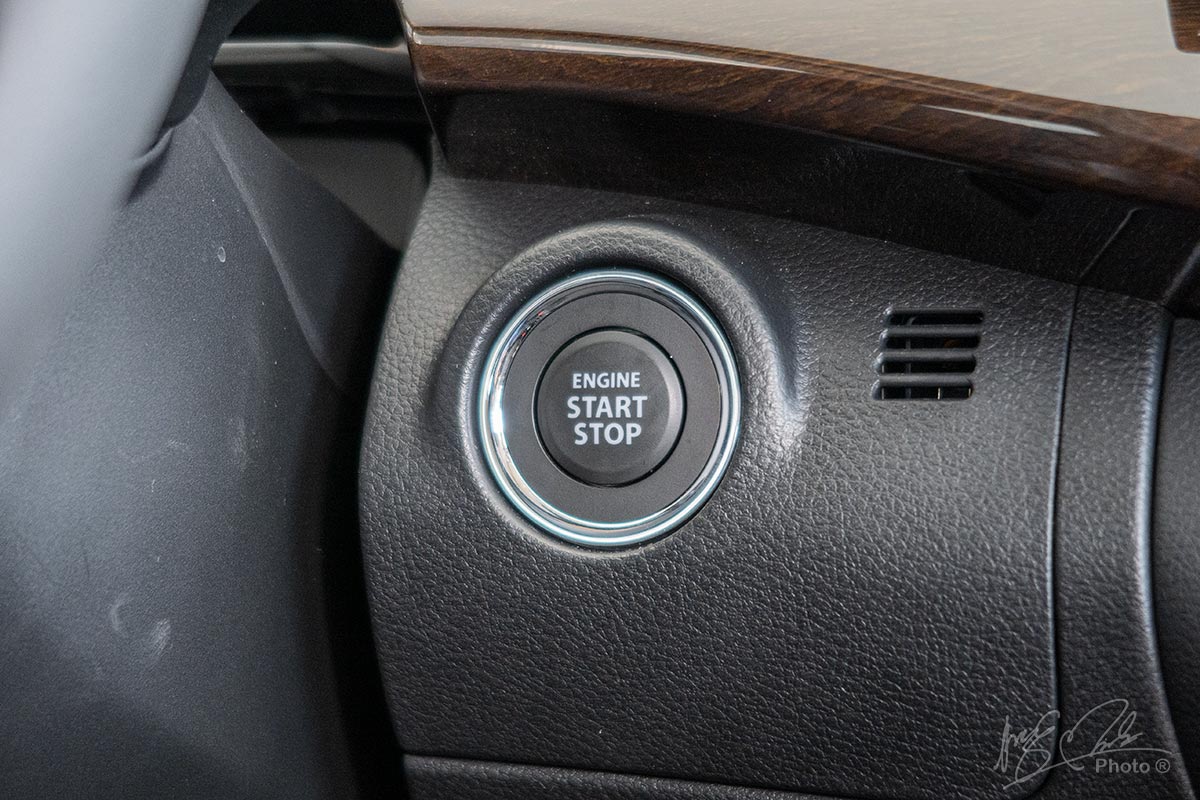 Đánh giá xe Suzuki Ertiga 2020: Nút bấm khởi động.