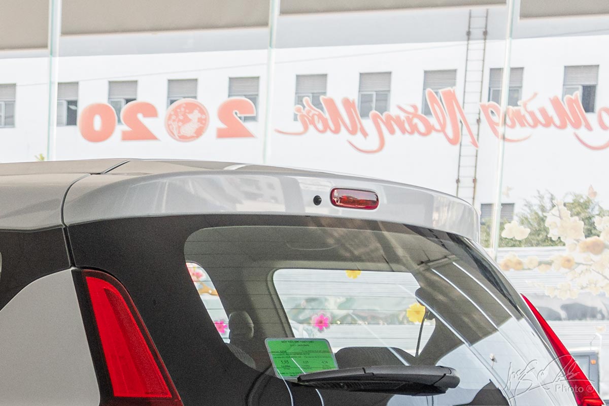 Đánh giá xe Suzuki Ertiga 2020: Đèn phanh trên cao phần đuôi xe.