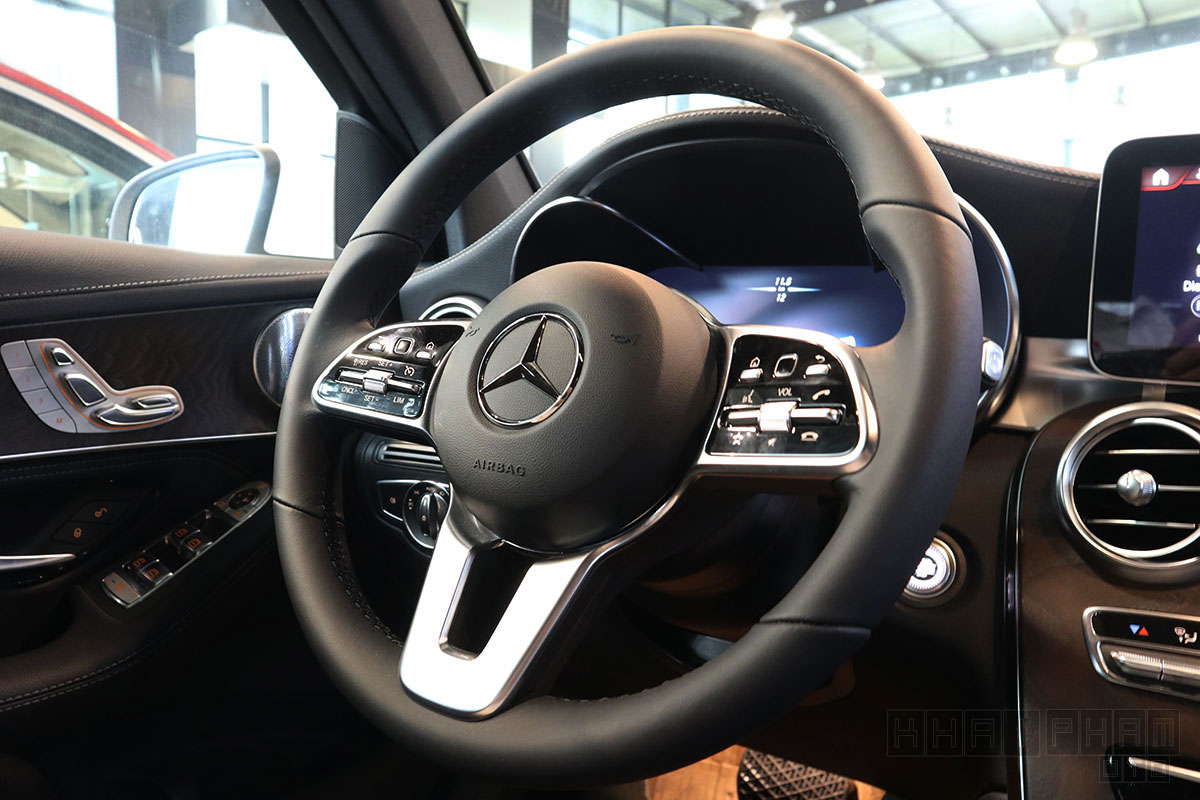 Ảnh vô-lăng xe Mercedes-Benz GLC 200 4Matic 2020 