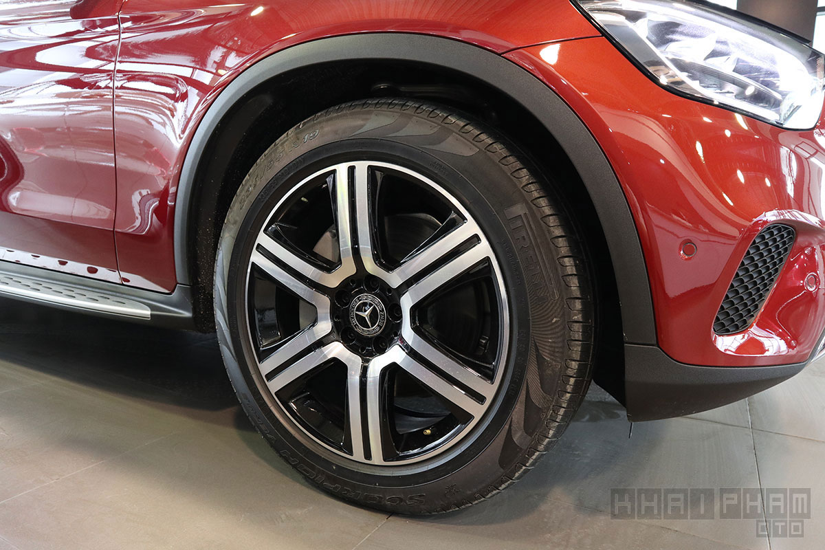 Ảnh chụp la-zăng xe Mercedes-Benz GLC 200 4Matic 2020 
