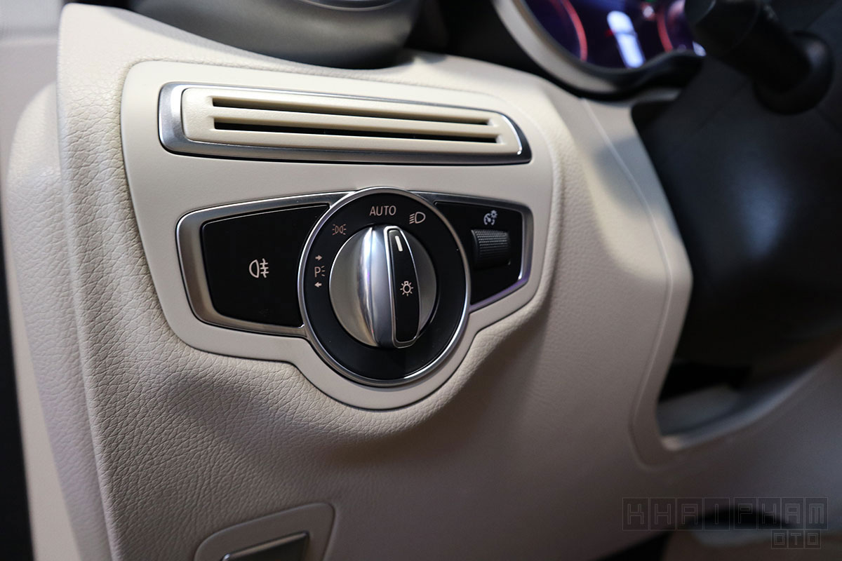 Ảnh cụm điều chỉnh đèn xe Mercedes-Benz GLC 200 4Matic 2020 