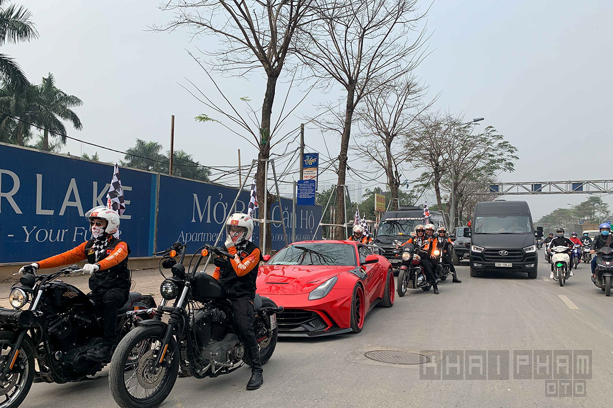 Mô hình xe đua F1 được diễu hành quanh Hà Nội, người dân nóng lòng chờ ngày khai cuộc a1