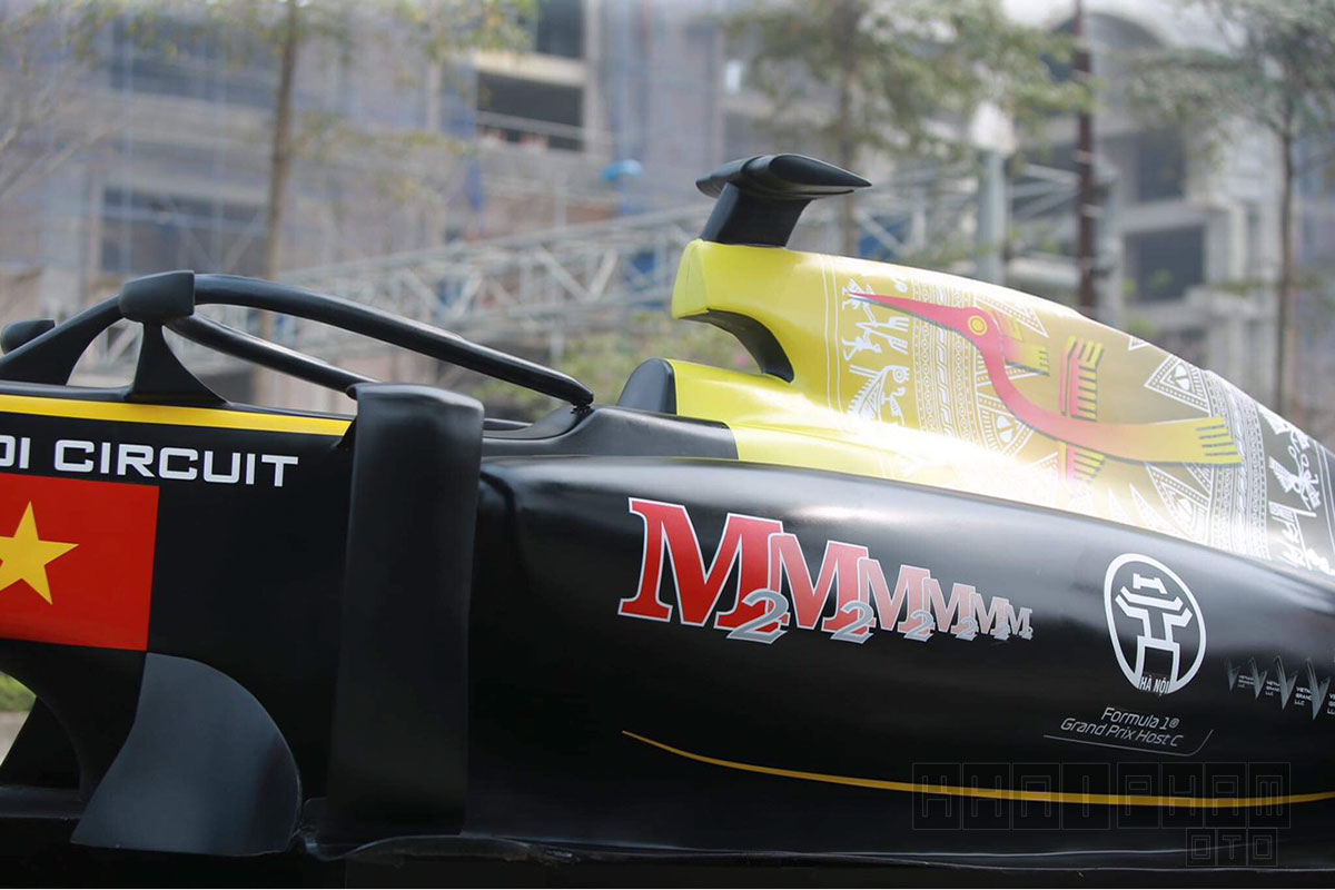 Mô hình xe đua F1 được diễu hành quanh Hà Nội, người dân nóng lòng chờ ngày khai cuộc a8