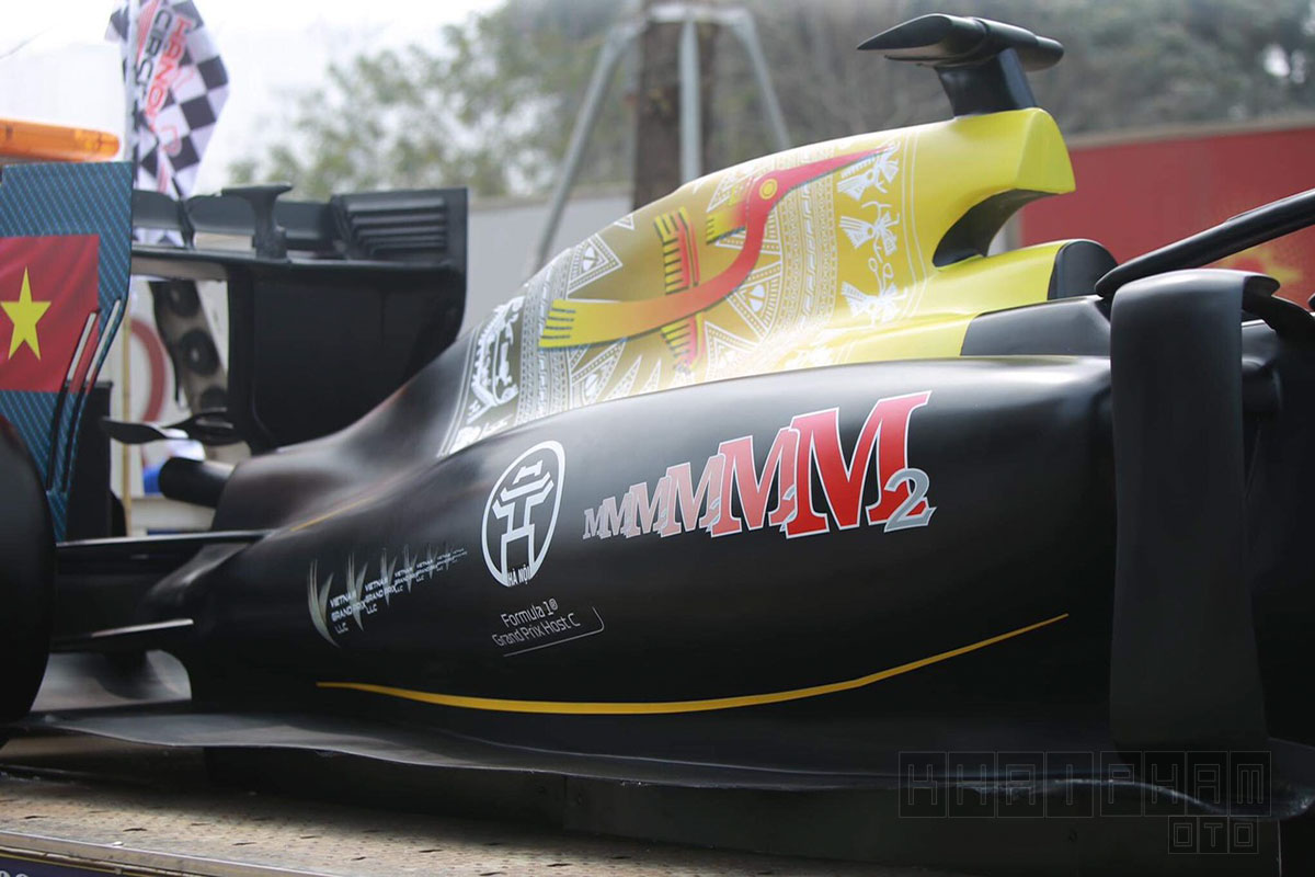 Mô hình xe đua F1 được diễu hành quanh Hà Nội, người dân nóng lòng chờ ngày khai cuộc a6