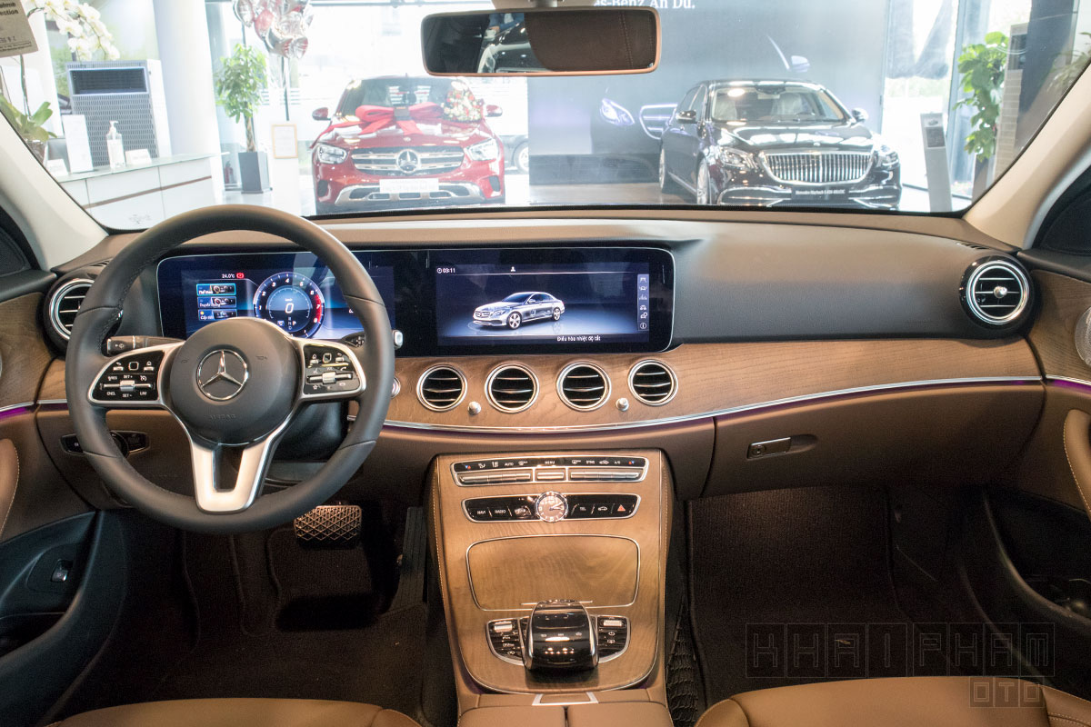 Ảnh chụp nội thất xe Mercedes-Benz E 200 Exclusive 2020 