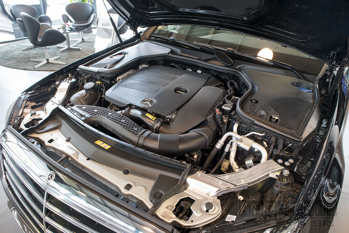 Ảnh chụp động cơ xe Mercedes-Benz E 200 Exclusive 2020 