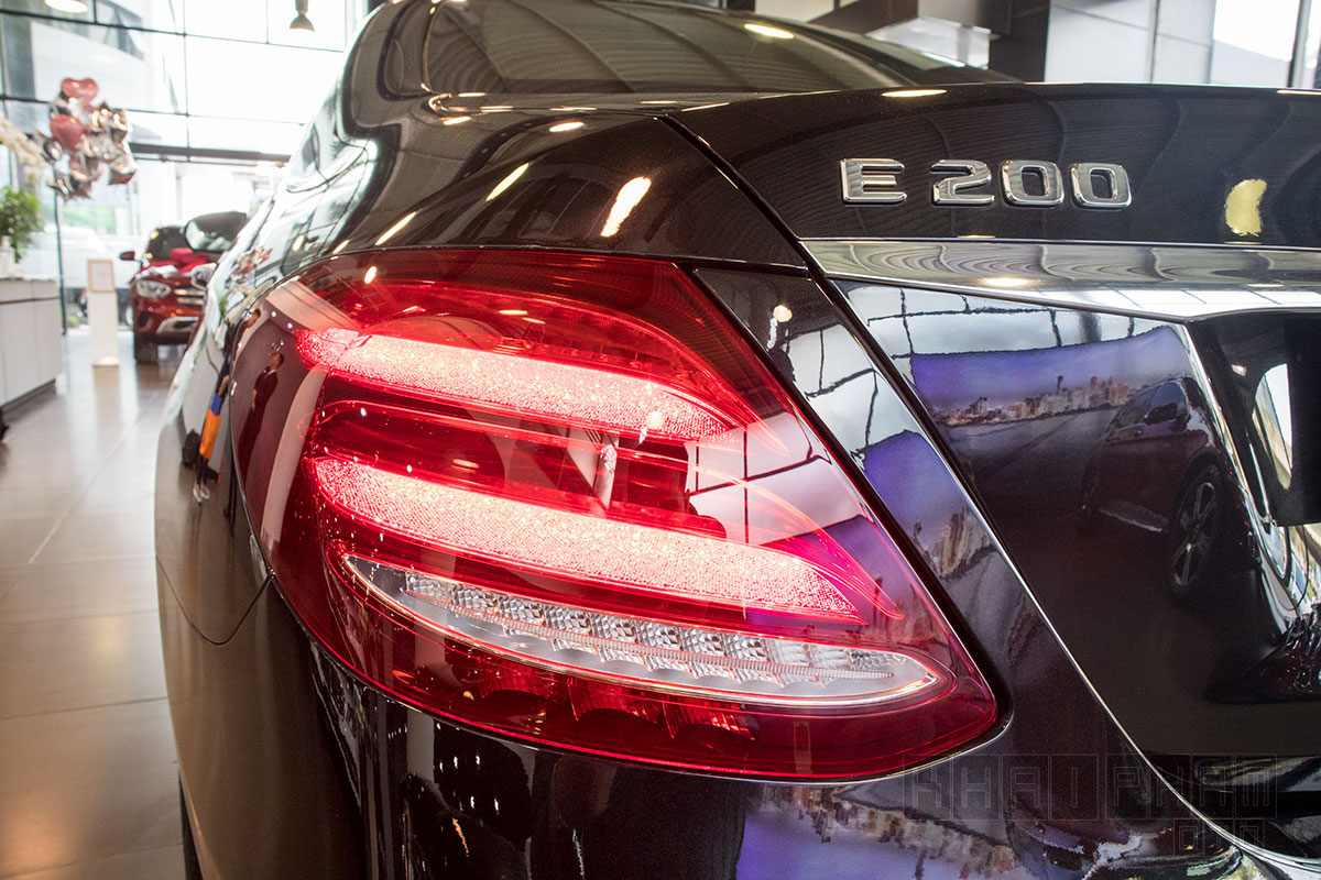 Ảnh chụp đèn hậu xe Mercedes-Benz E 200 Exclusive 2020 