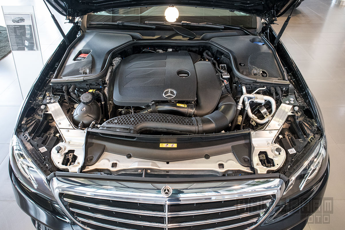 Ảnh chụp động cơ xe Mercedes-Benz E 200 Exclusive 2020