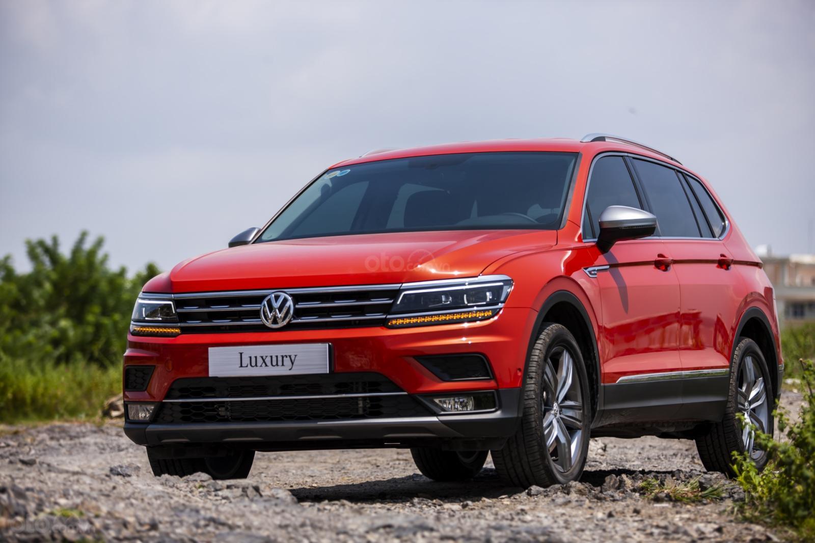 Фольксваген тигуан 2019. VW Tiguan 2020. Tiguan Allspace 2020. Фольксваген Тигуан 2020 красный. VW Tiguan 2020 Рестайлинг.