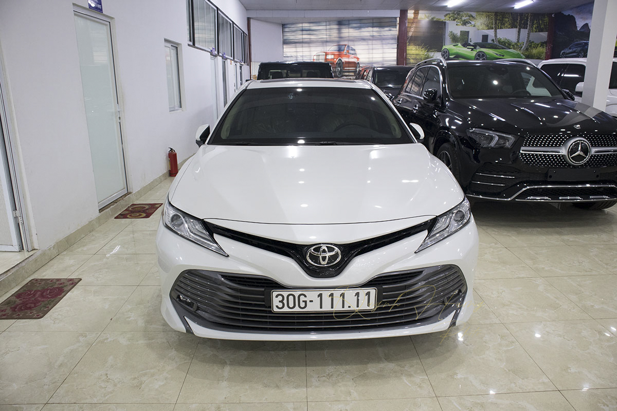 Bất ngờ xuất hiện Toyota Camry 2020 biển ngũ quý 1 tại Việt Nam a5