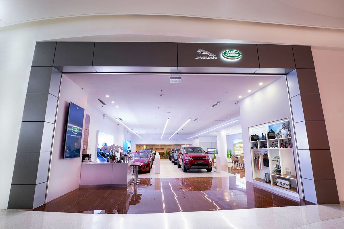 Không gian trưng bày Jaguar Land Rover mới tại khu đô thị Phú Mỹ Hưng, Hồ Chí Minh.