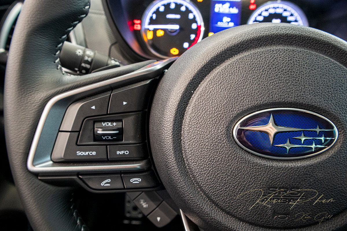 Ảnh chụp nút bấm vô-lăng xe Subaru Forester 2020 1