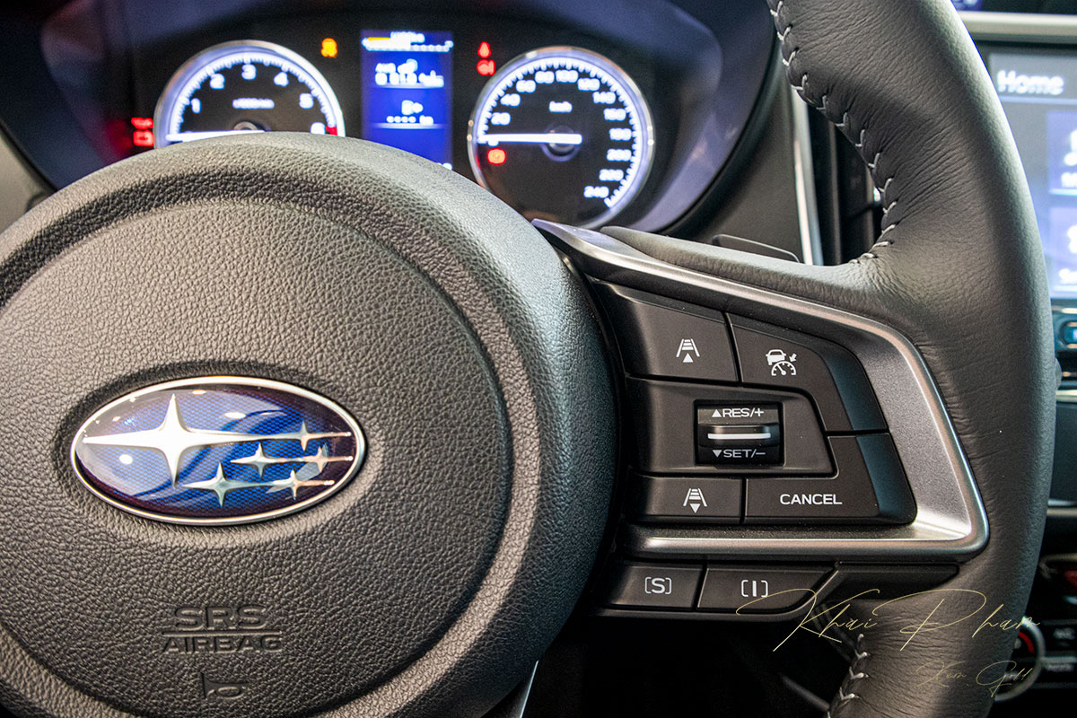 Ảnh chụp nút bấm vô-lăng xe Subaru Forester 2020 