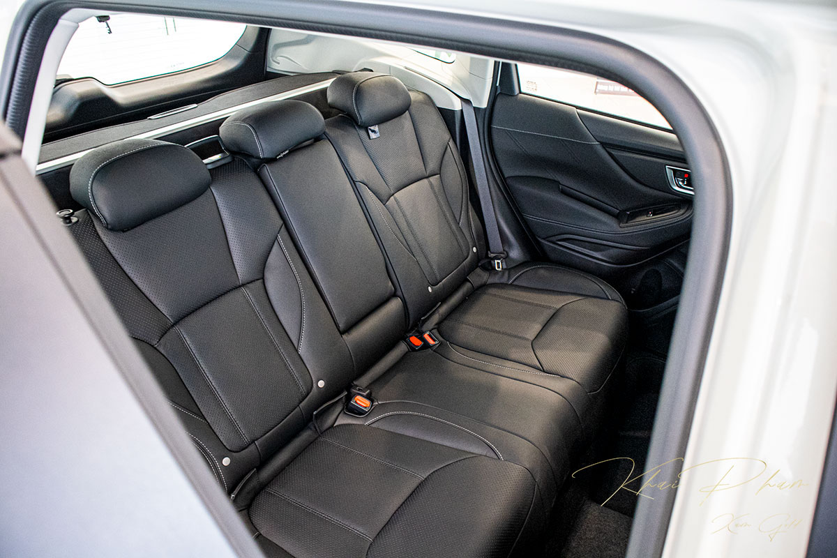 Ảnh chụp ghế sau xe Subaru Forester 2020 1w