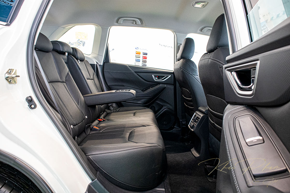 Ảnh chụp ghế sau xe Subaru Forester 2020 1